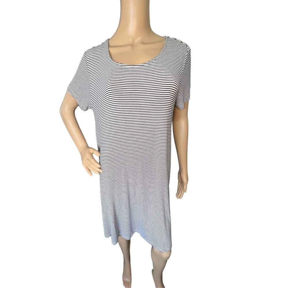 Old Navy Black And White Striped Flowy Knee Length Short Sleeve Dress